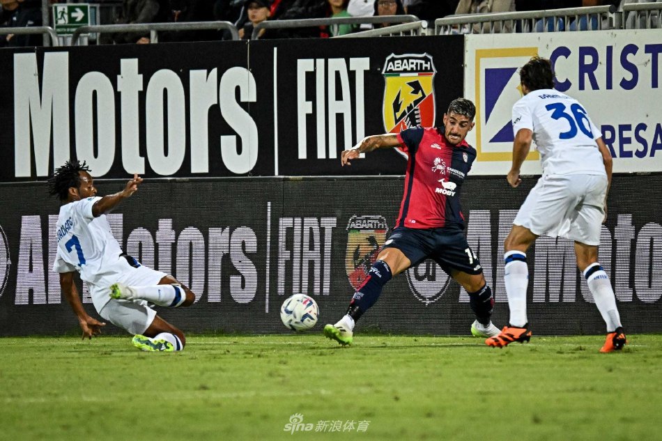 迪在赛后采 迪在赛后采